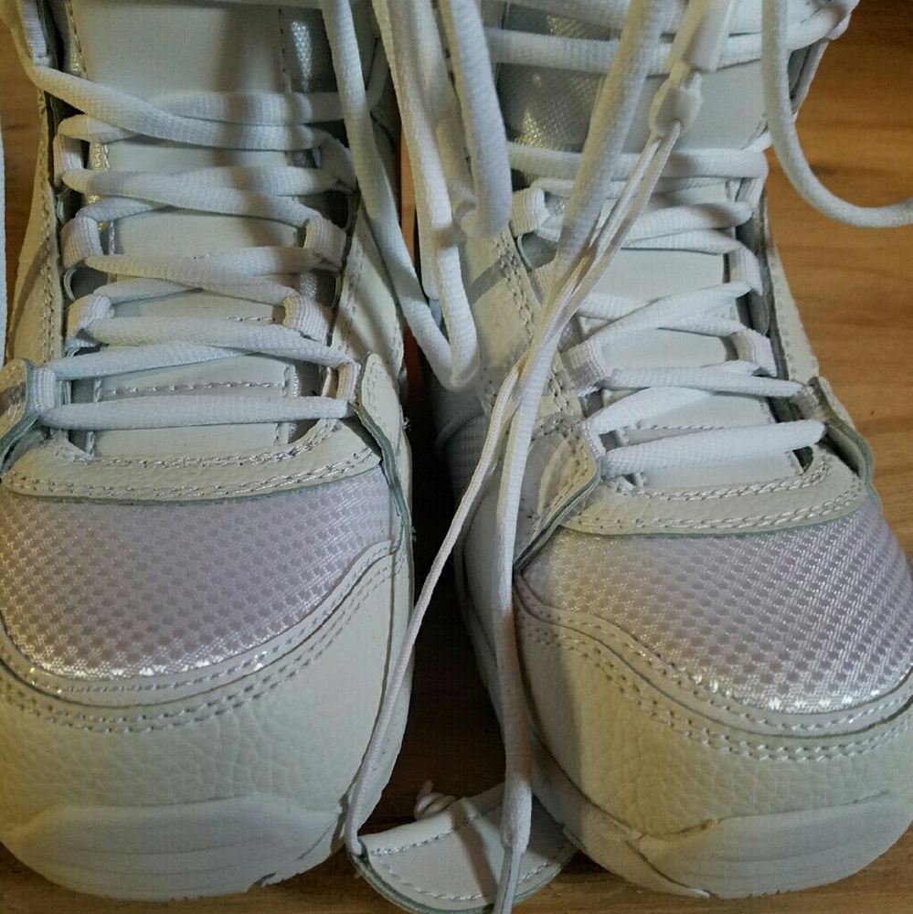 Snow boots